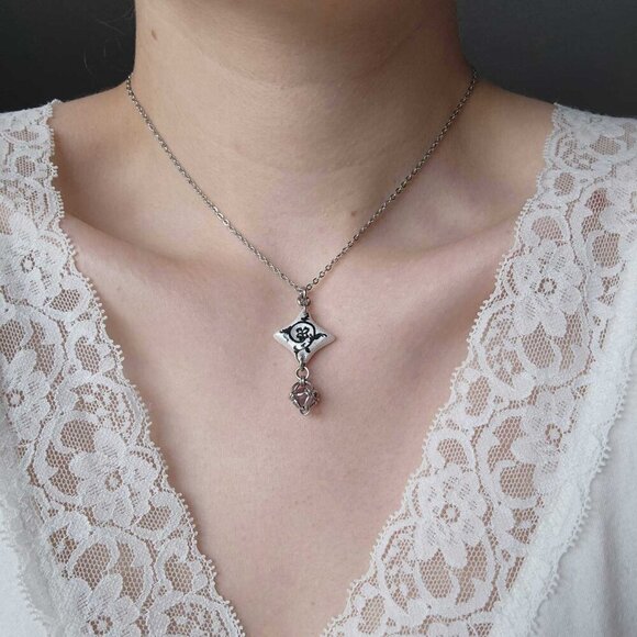 Fairy gothic silver thorns and caged pearl necklace with a small silver chain - Picture 2 of 9